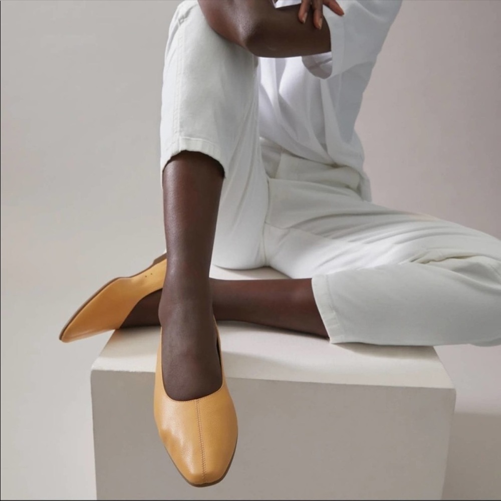 Everlane tapered day glove, mustard yellow